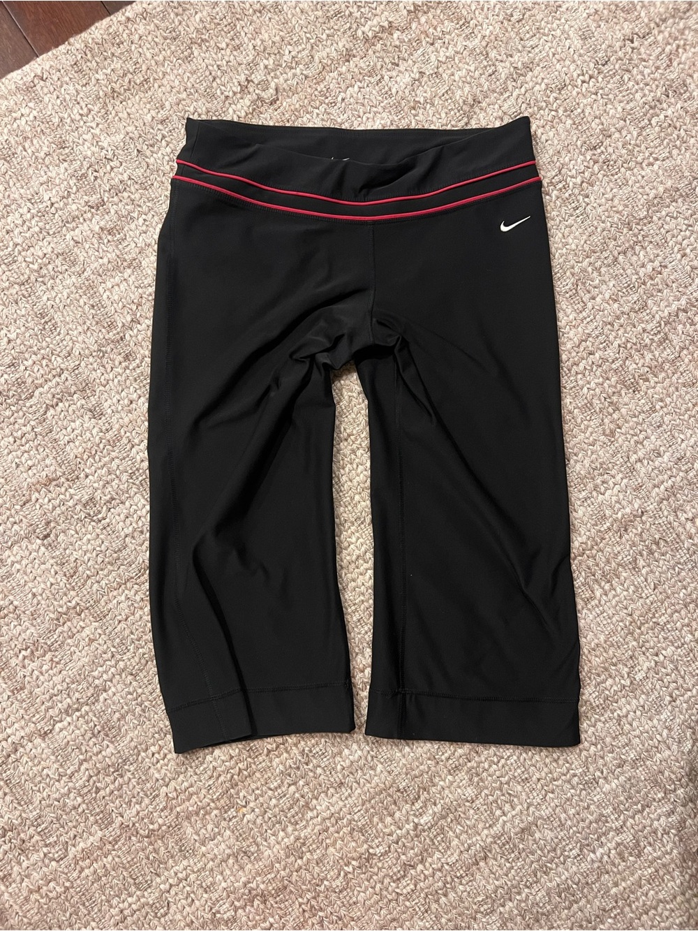 Y2K Nike Black Capri Leggings with Pink Waist Trim